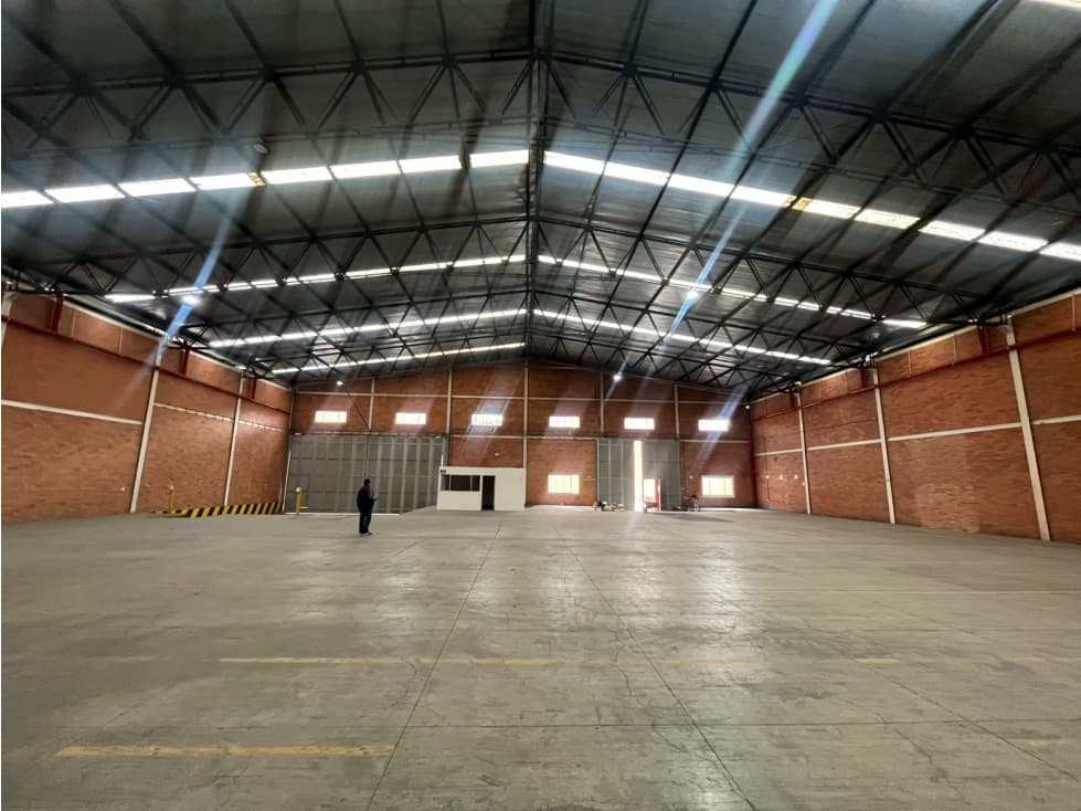 ARRENDAMIENTO DE BODEGA 2.800 M2 FUNZA - 1