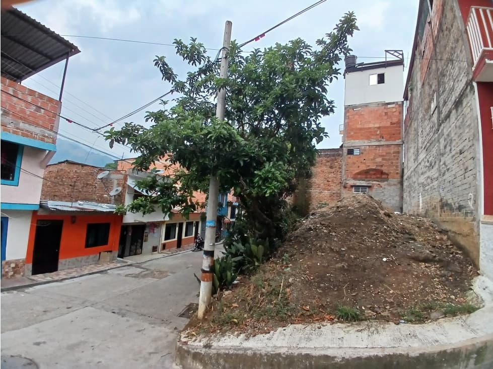 VENDO LOTE ESQUINERO SECTOR JARDIN - 1