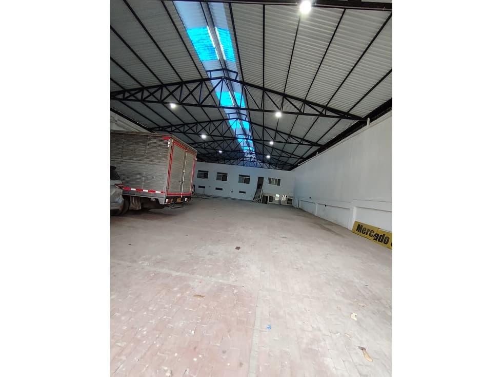 VENDO AMPLIA BODEGA SECTOR SALADO - 1