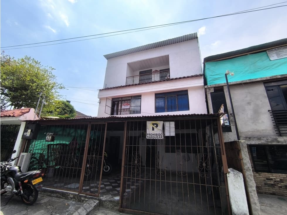 VENDO CASA CON RENTA 3 PISOS SECTOR AMBALA - 1