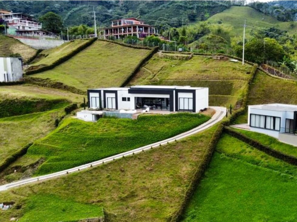 Casa campestre de lujo en condominio, vía a Santa Rosa de Cabal - 1