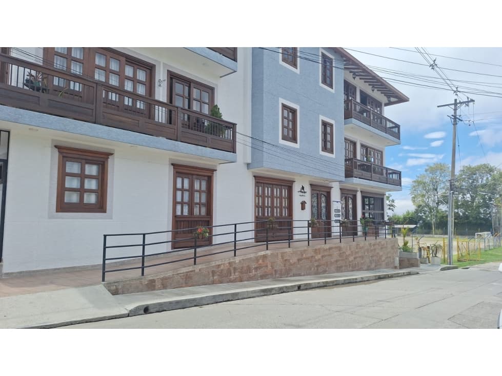 APARTAMENTO CON PARQUEADERO Y DEPOSITO - 1
