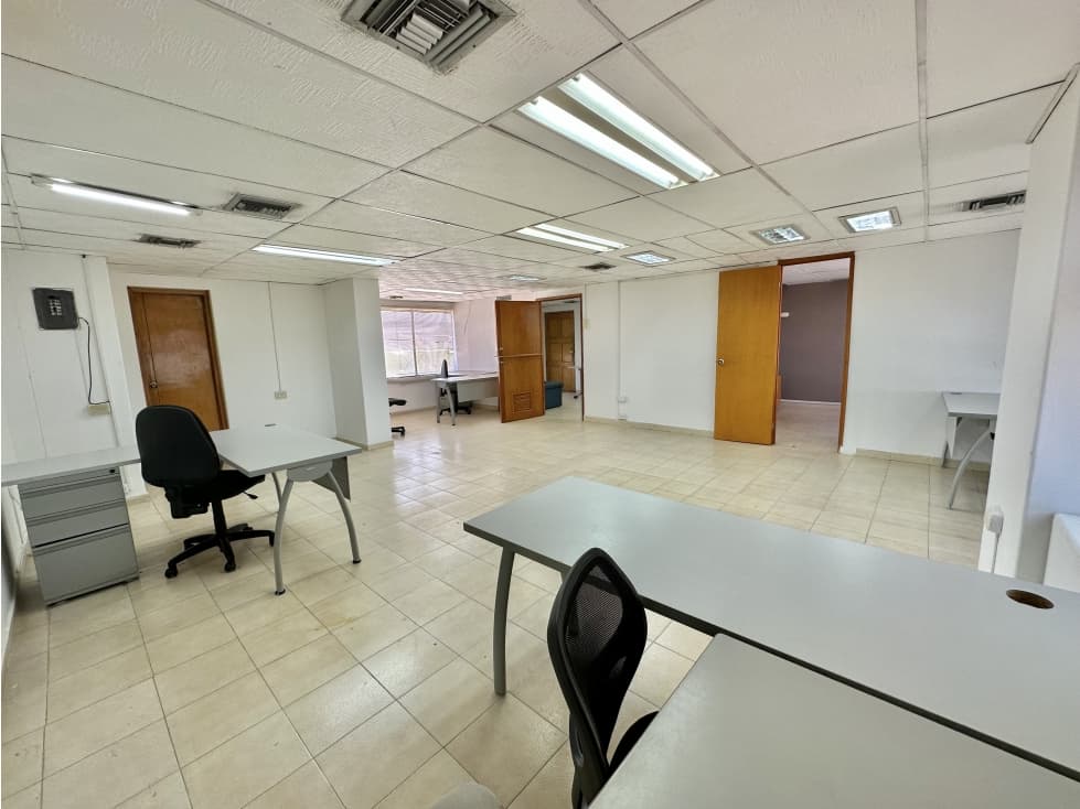 ARRIENDO DE OFICINA EN ED. CENTRO EJECUTIVO - SANTA MARTA - 1