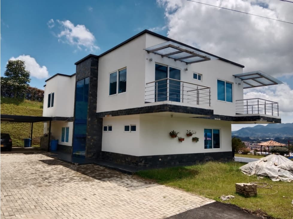 Casa en Arriendo Amoblada en La Ceja - 1