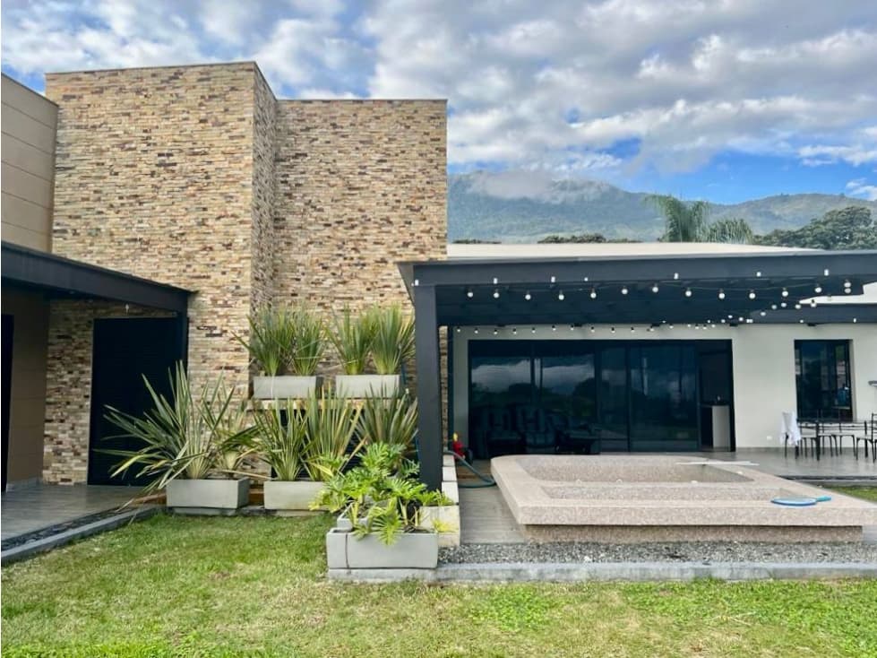 Casa para Arriendo Amoblada en Girardota Antioquia - 1