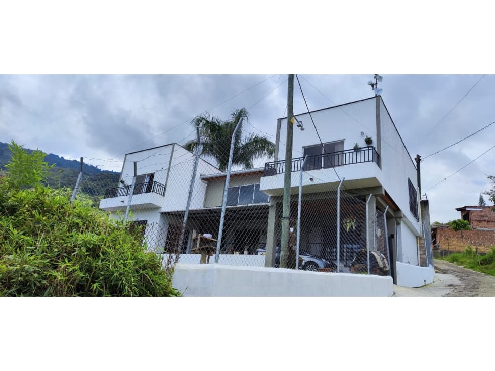 Venta de Hermosa Casa Girardota - 1