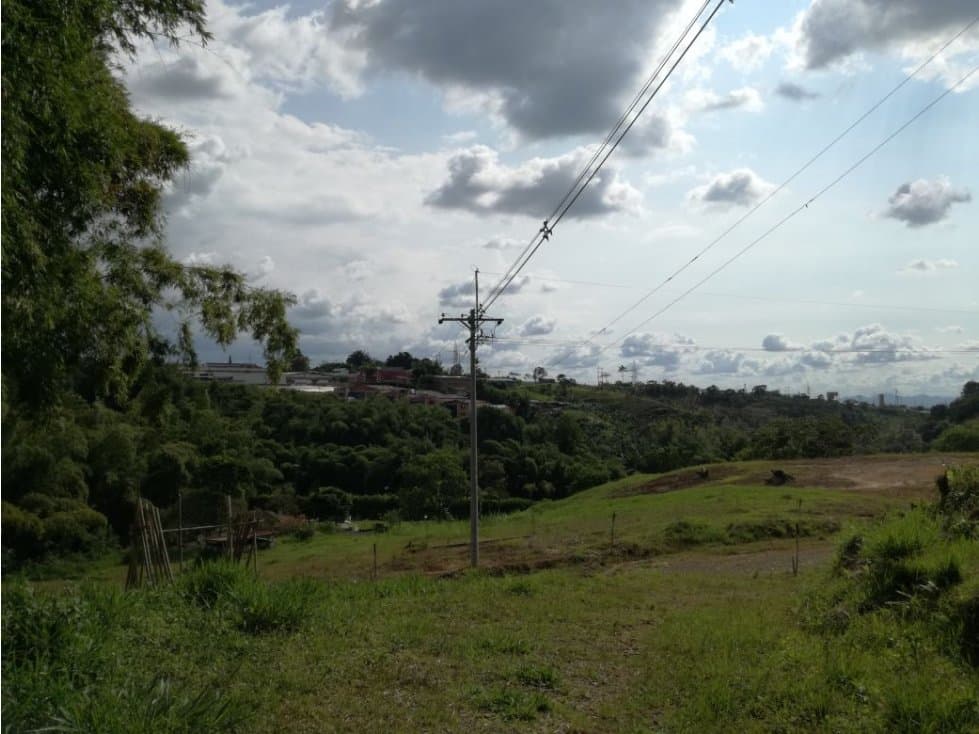 VENDEMOS EXCELENTE LOTE EN LA VARIANTE LA ROMELIA EL POLLO - 1
