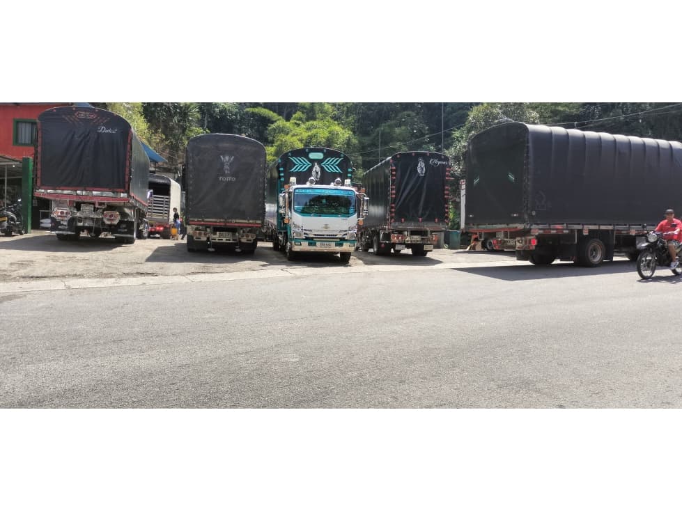 SE VENDE CASALOTE CON NEGOCIO EN BUCARAMANGA SANTANDER - 1