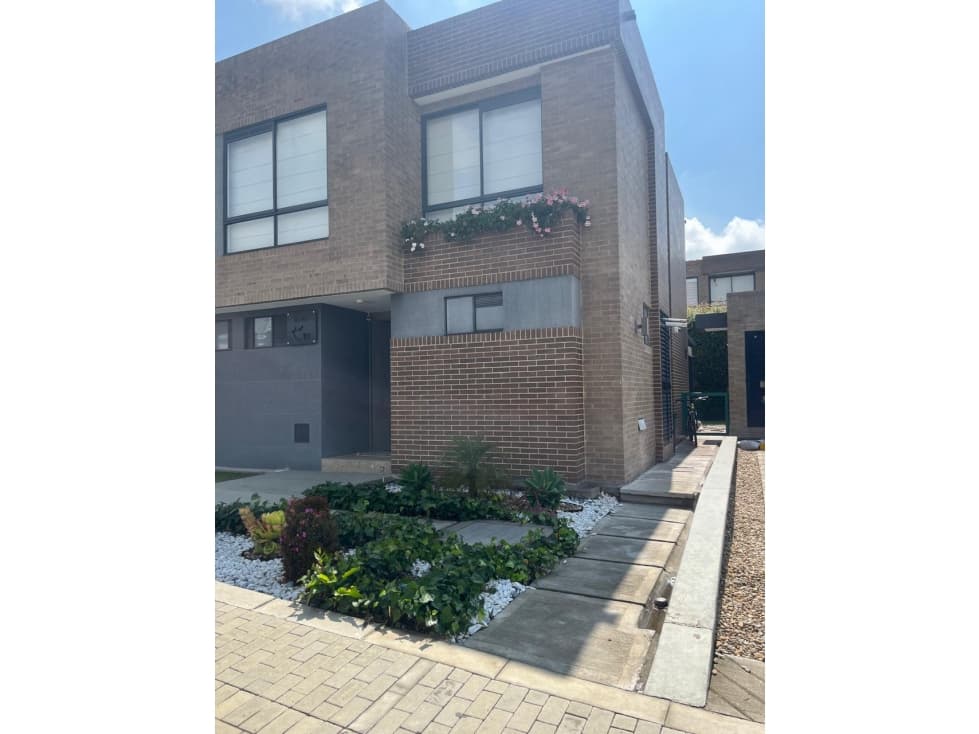 Vendo Casa en Entrelomas Briceño - 1