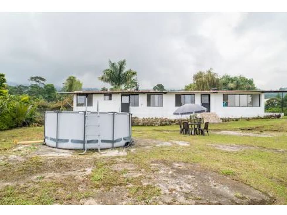 Finca Sasaima: 4200m2, 8H y 6B - 1