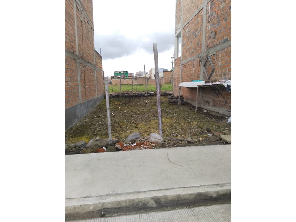 VENDO LOTE CONJUNTO CERRADO MIRAMONTES - 1