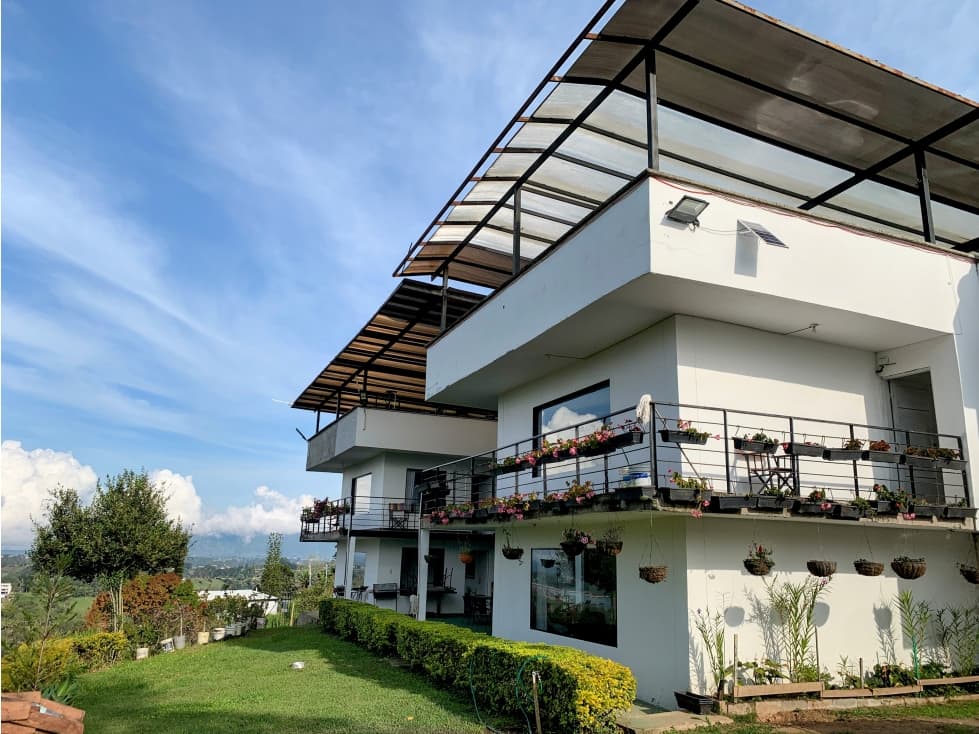 Venta de Finca/Hostal en el Peñol, con súper vista a la Represa - 1