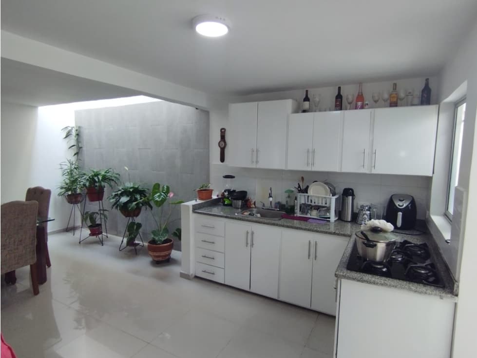 SE VENDE CASA DE DOS PISOS BARRIO ALVERNIA EN TULUÁ. - 1