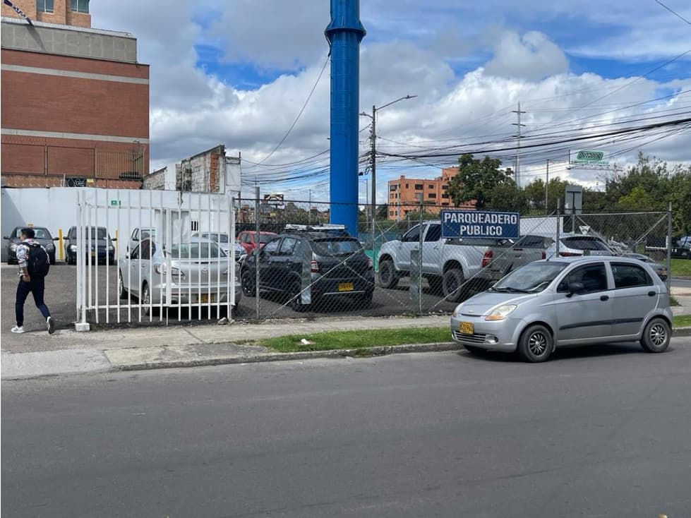 SE VENDE LOTE-PARQUEADERO EN BOGOTA - 1
