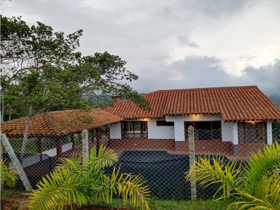 Venta hermosa casa vía al mar, Calima - 1