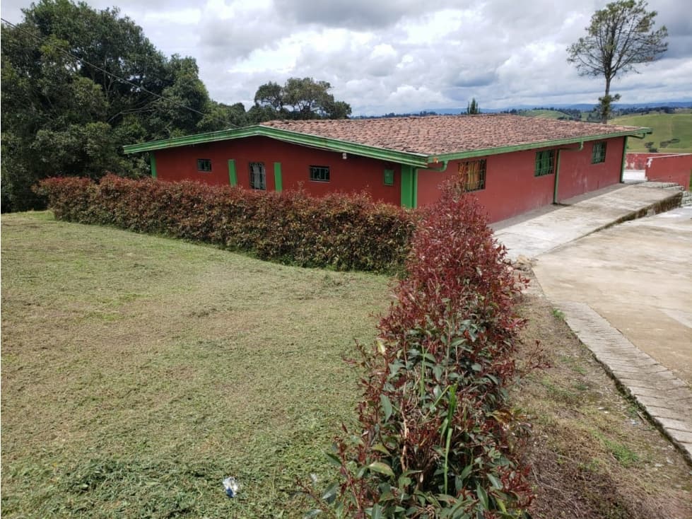 Venta Finca en Santa Rosa de Osos Amplia, con 2 casas - 1