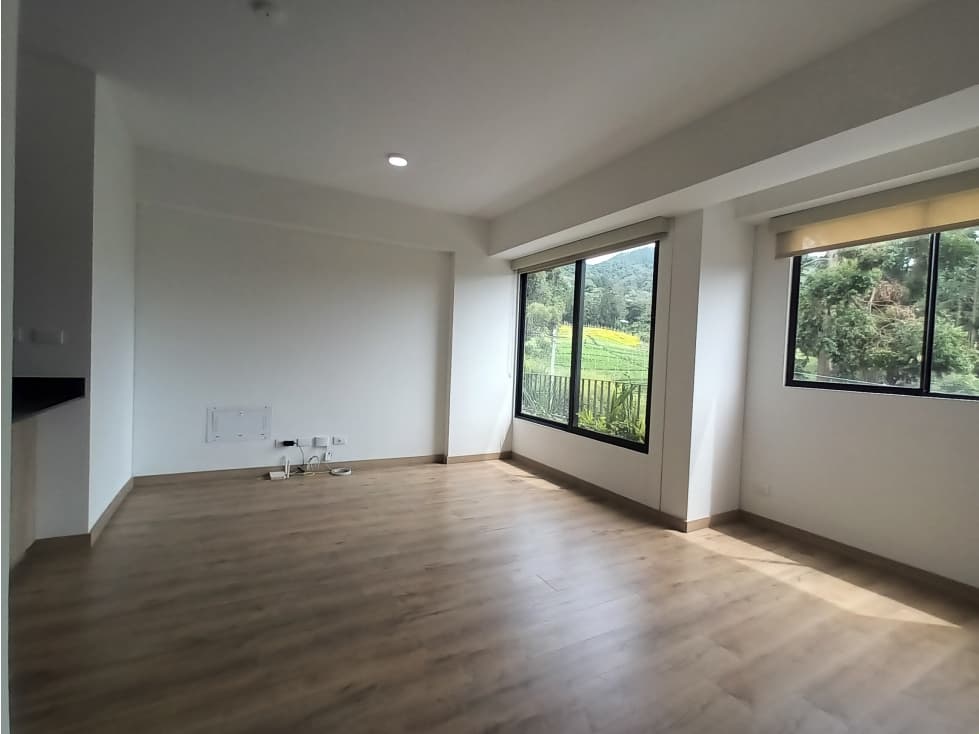 APARTAMENTO CON EXCELENTES ACABADOS - 1
