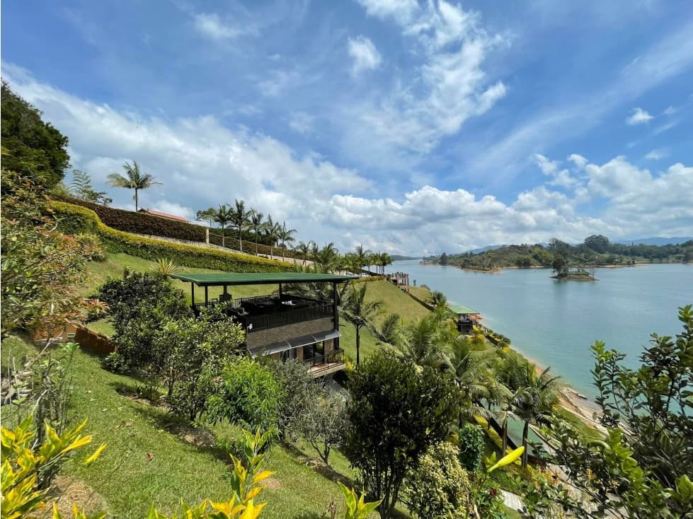 Vendo el paraíso con vista al embalse de Guatapé y la Piedra del Peñol - 1