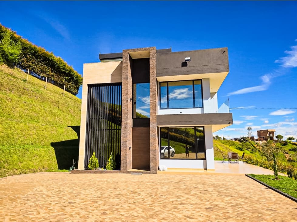 Moderna casa en venta San Vicente vereda las hojas - 1