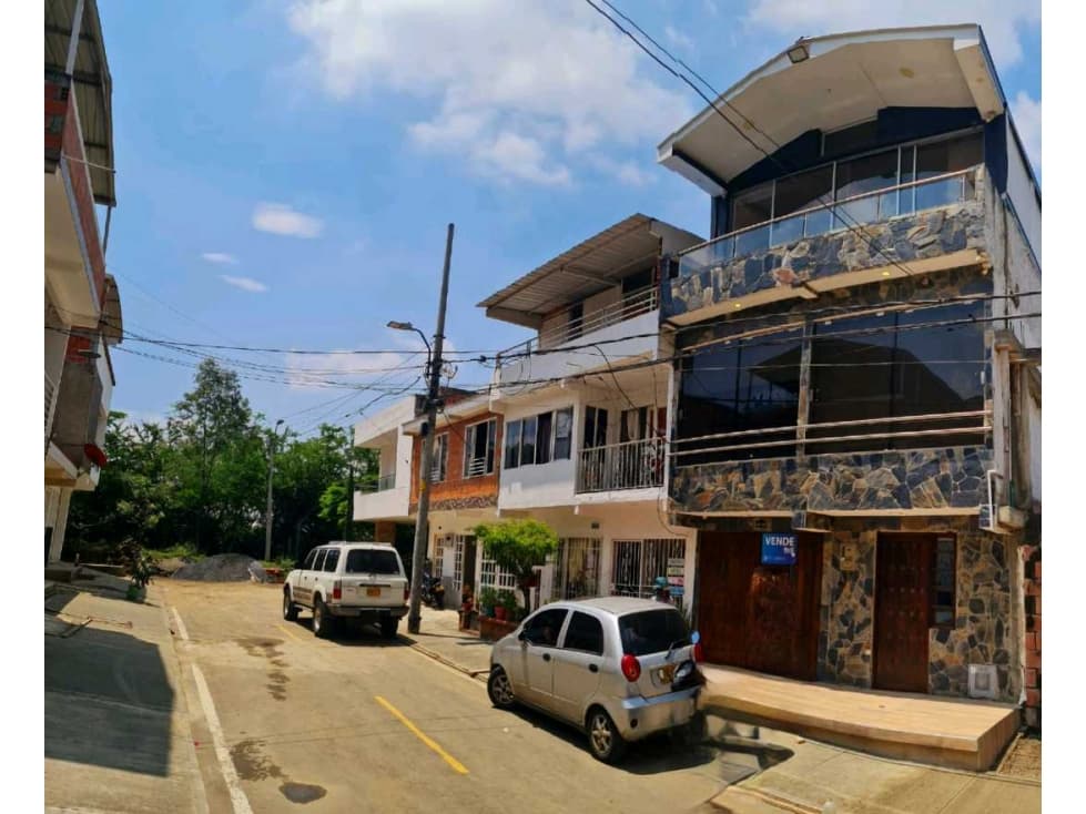 Casa Bifamiliar en barrio Finlandia en zona residencial de Yumbo - 1