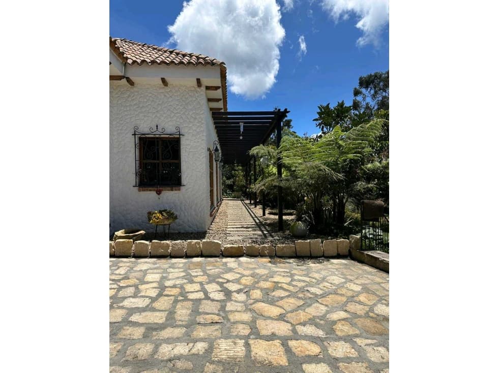 CASA FINCA EN VENTA CONJUNTO CERRADO LA CALERA LOTE 6.712m2 con Casas - 1
