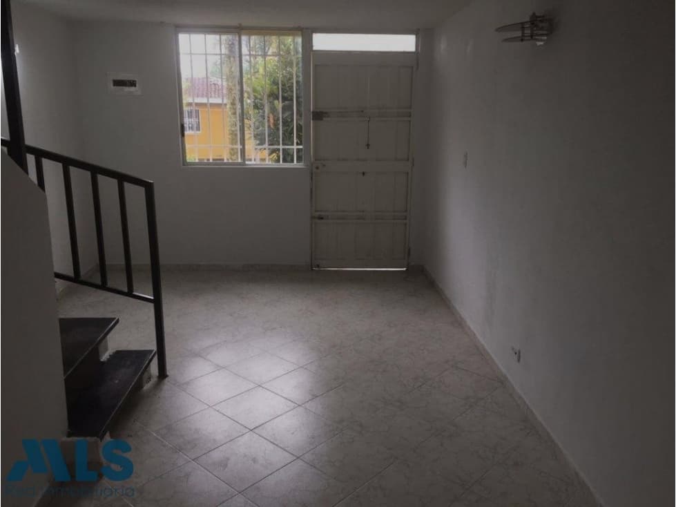 Casa Unifamiliar amplia.(MLS#259437) - 1