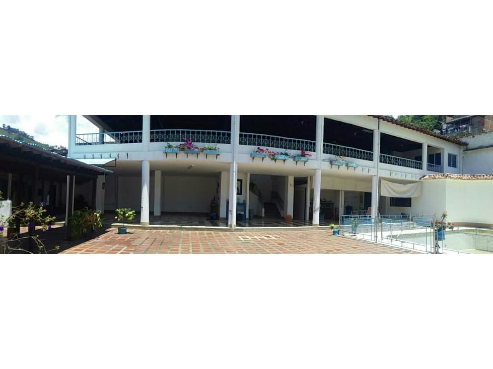 Venta de Edificio en Ciudad Bolívar - 1