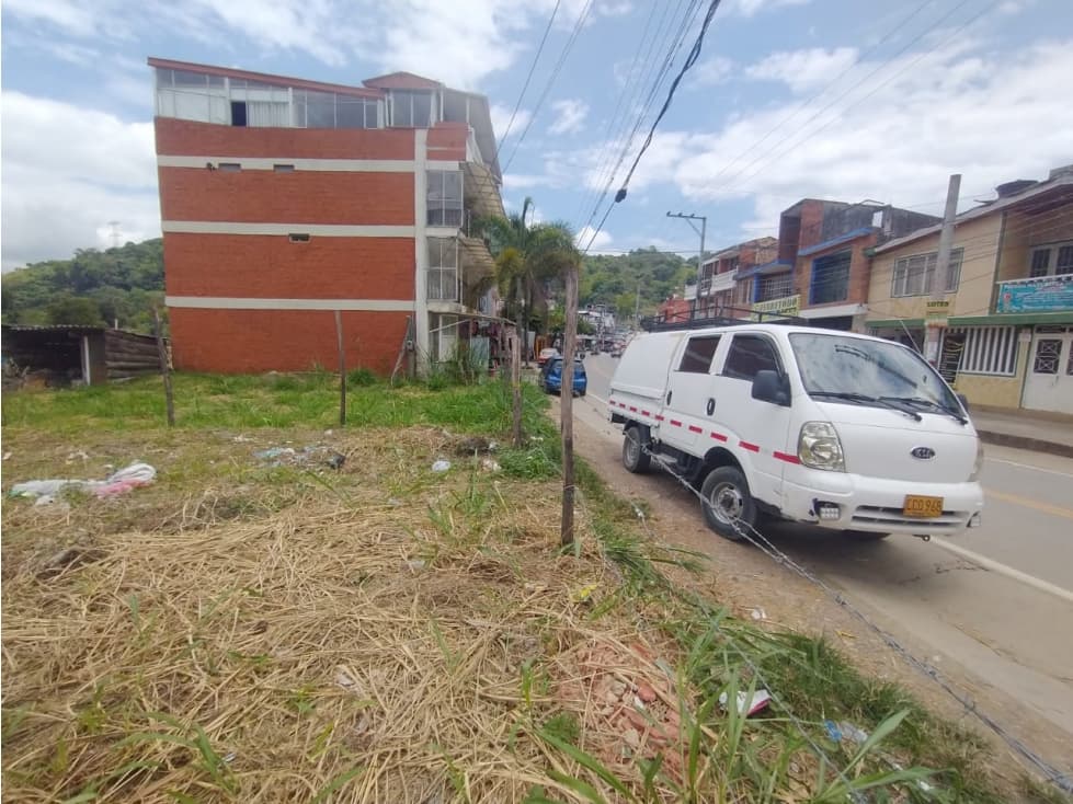 Lote comercial de 210 M2 en 450 mill en La Gran Via- Tena Cund. - 1