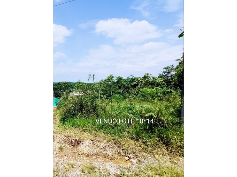 SE VENDE LOTE EN EL BARRIO PARQUES DE LA AMAZONIA - 1