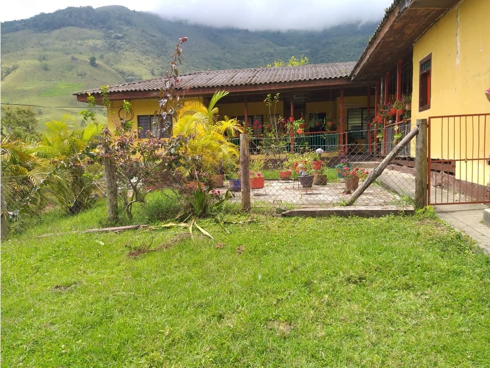 HERMOSA FINCA EN EL CORREGIMIENTO EL RETIRO EN PRADERA VALLE - 1