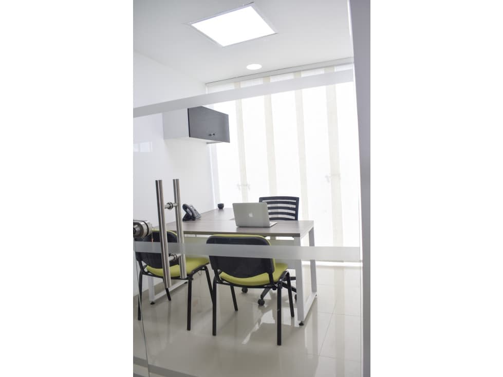 ARRENDAMIENTO OFICINAS AMOBLADAS  TODO INCLUIDO - 1