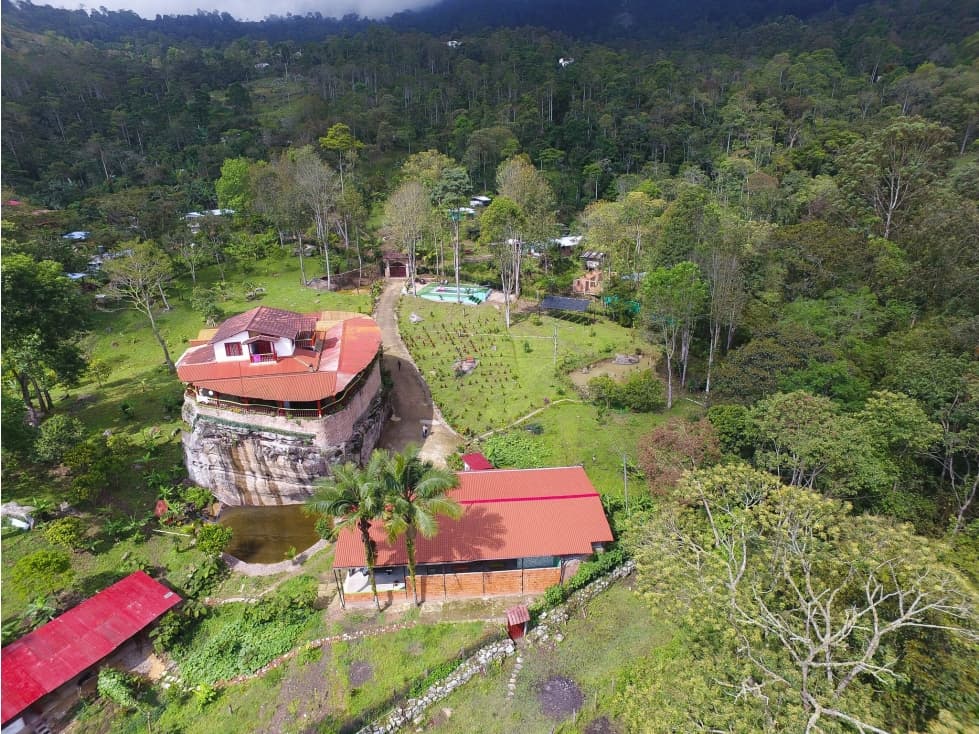 AMPLIA Y HERMOSA FINCA - 1
