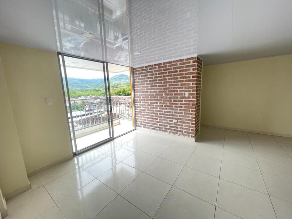 SE VENDE AMPLIO APARTAMENTO EN EL CENTRO DE CAICEDONIA - 1