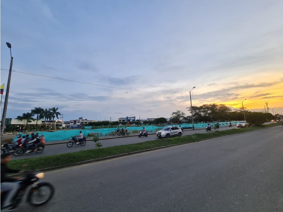LOTE COMERCIAL EXCELENTEMENTE UBICADO EN MONTERIA - 1