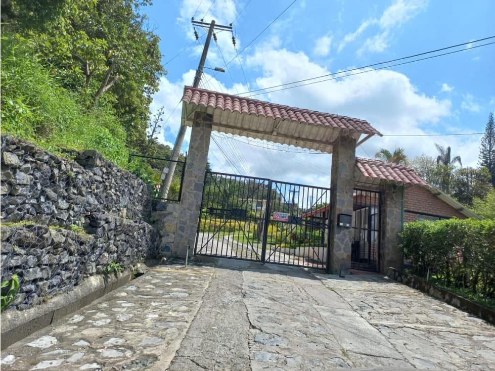 VENTA DE CASA EN CONDOMINIO EN MONIQUIRA - 1