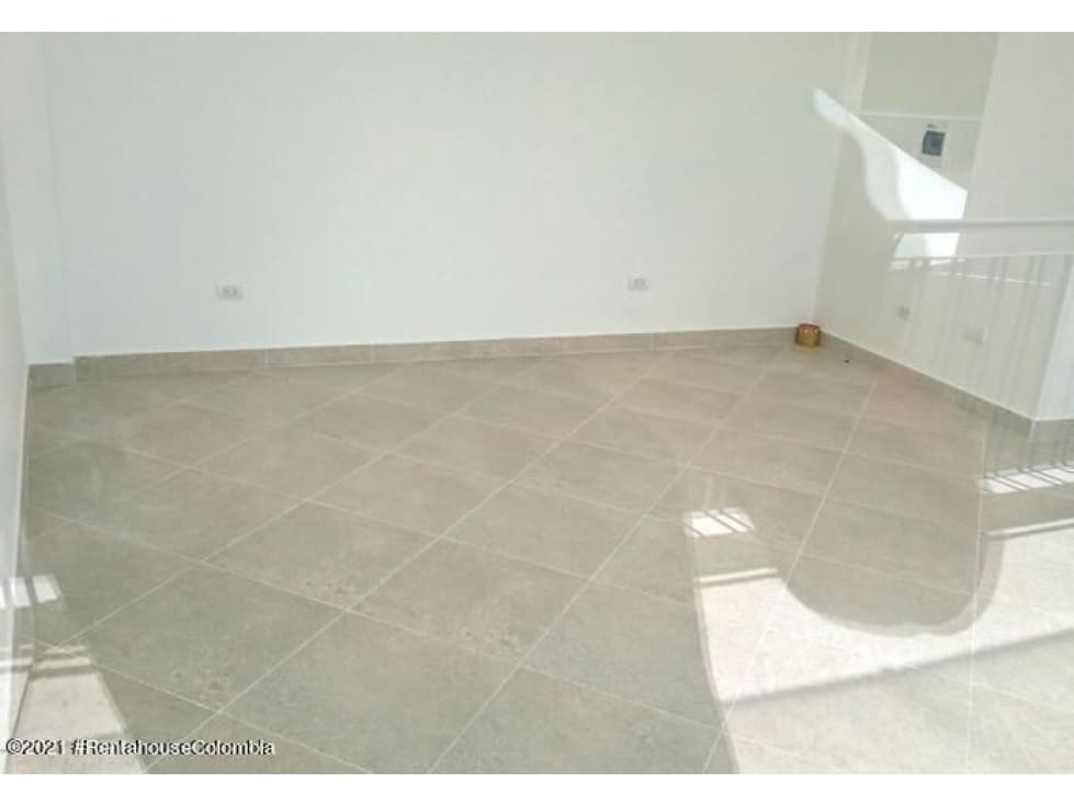 Comercial en  Cerro Fuerte RAH CO: 23-123 - 1