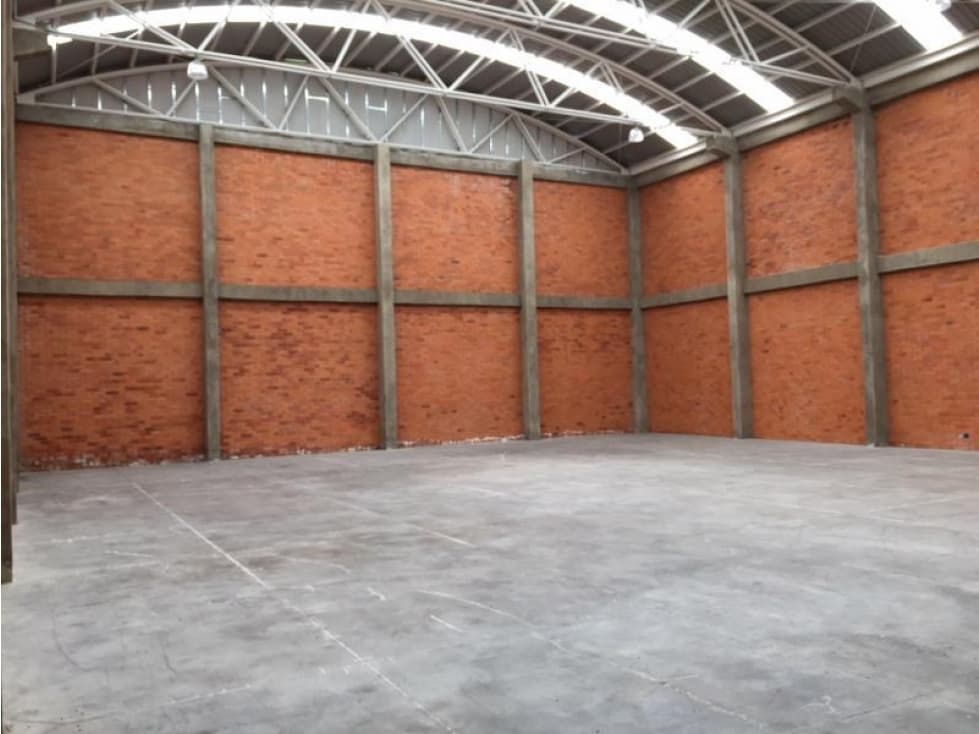BODEGA DE 970 M2 EN PARQUE INDUSTRIAL EXCELENTE UBICACIÓN - 1