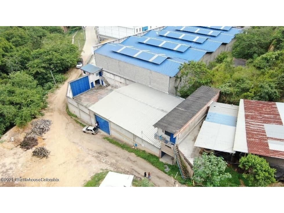 Comercial en  Balcones del Portal RAH CO: 23-1068 - 1