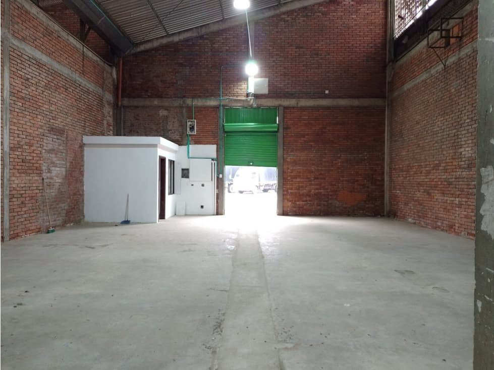 ARRIENDO BODEGA GIRON - 1
