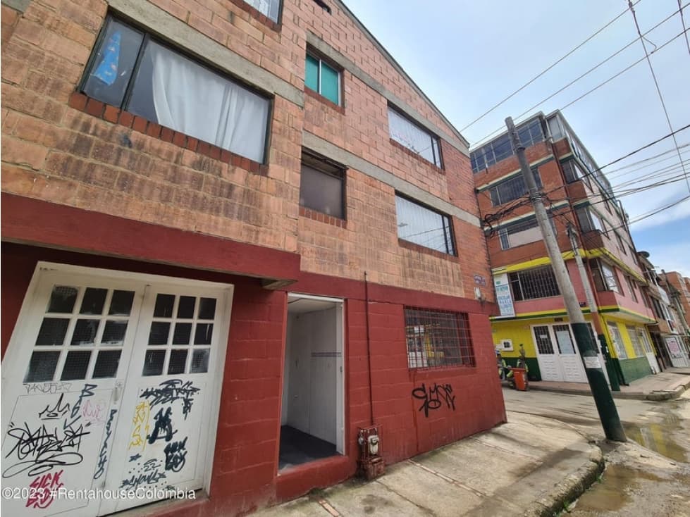 Comercial en Quintanares(Soacha) RAH CO: 24-951 - 1