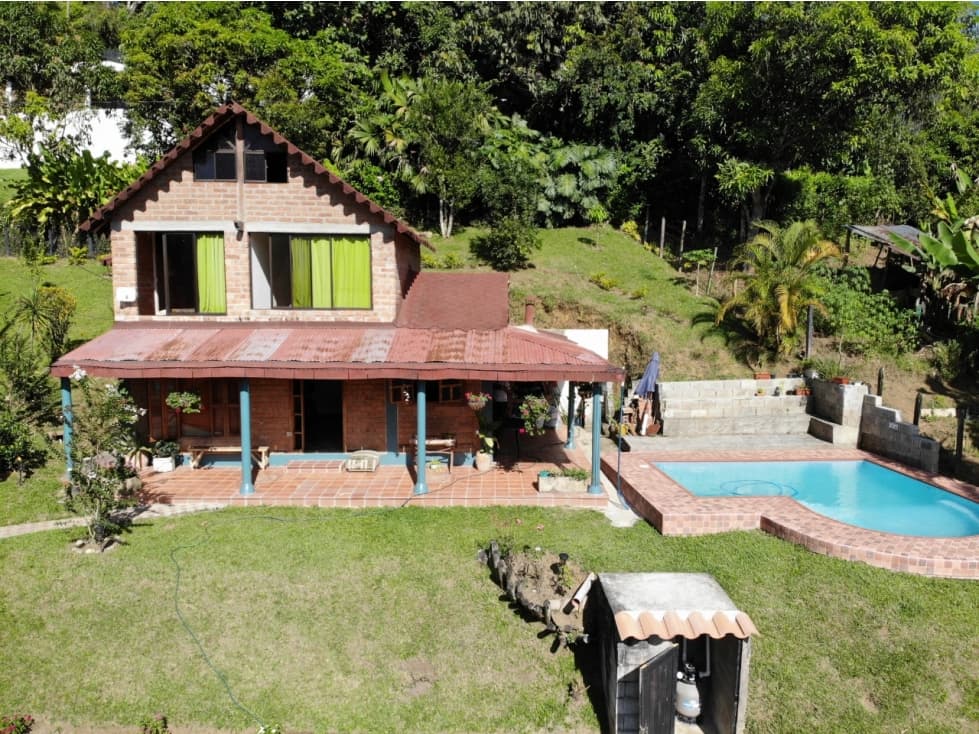 HERMOSA CASA LOTE EN GIRARDOTA - 1