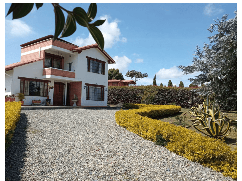 HERMOSA CASA CAMPESTRE EN UNIDAD CERRADA VIA SAN PEDRO - MEDELLIN - 1