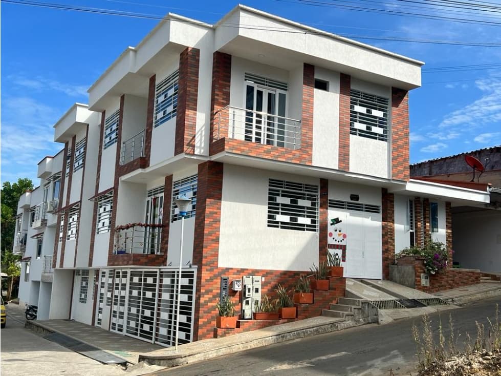 SE VENDE PROPIEDAD CONSTA DE 5 APARTAMENTOS - 1