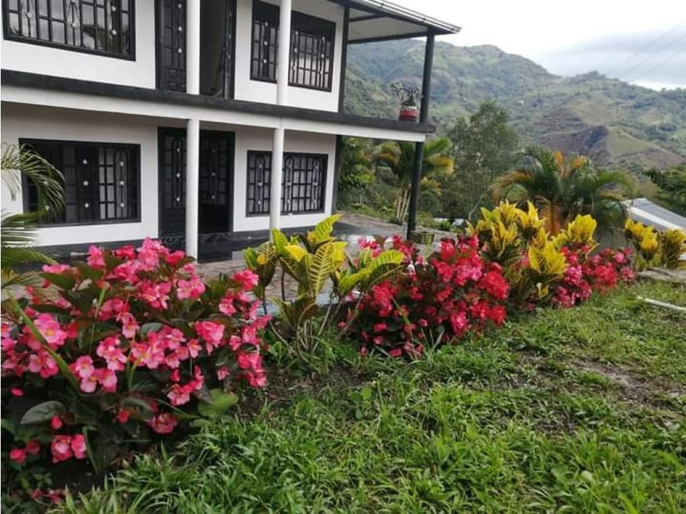 Se vende gran finca en Cundinamarca - 1