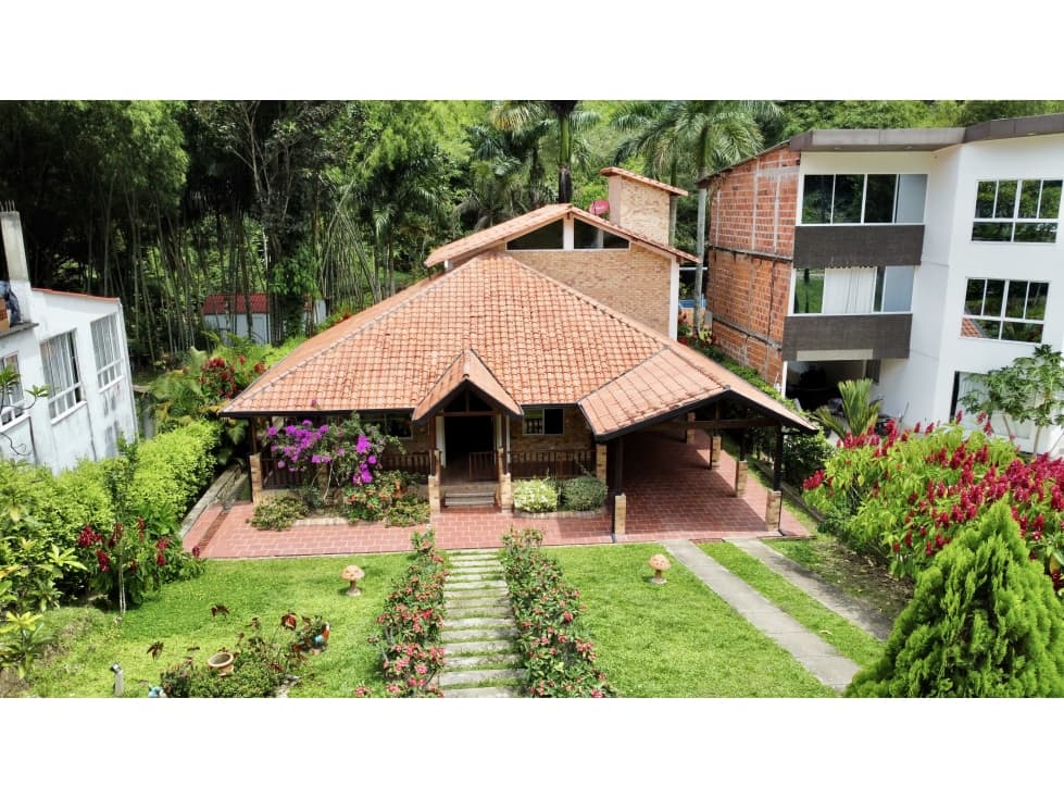 VENDO HERMOSA CASA CAMPESTRE EN RIONEGRO - 1