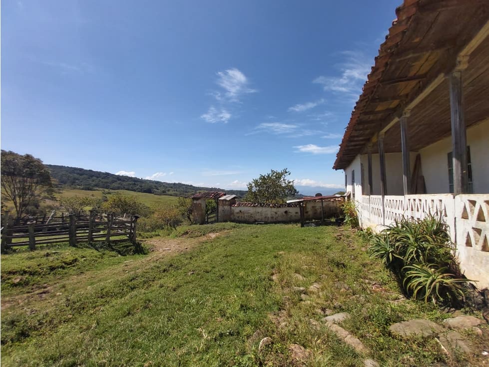SE VENDE FINCA GANADERA CON ABUNDANTE AGUA - 1