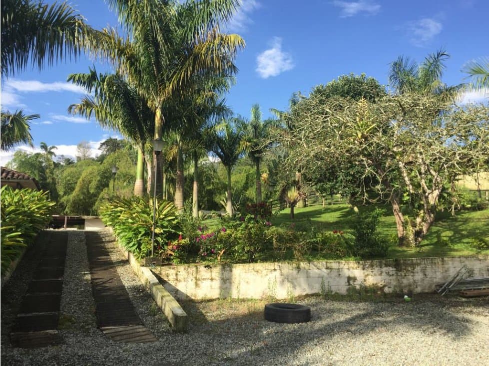 SE VENDE FINCA CERCA A ARMENIA - 1