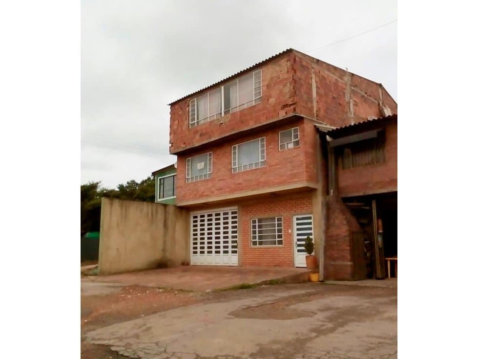 SE VENDE CASA CON BODEGA COGUA VIA UBATE - 1