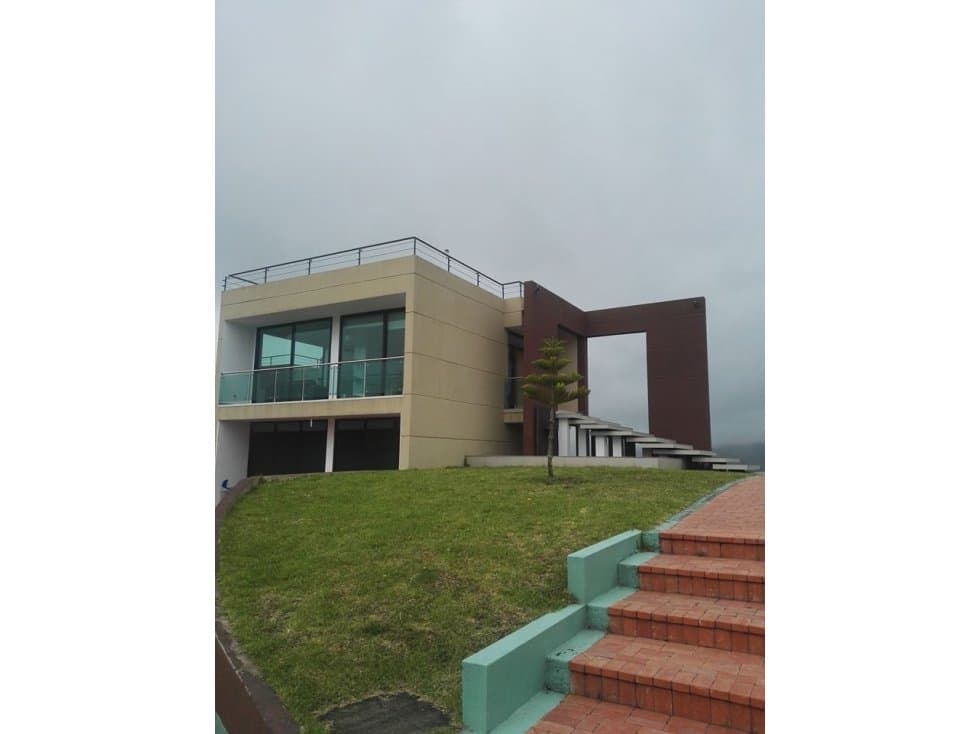SE VENDE O SE PERMUTA HERMOSA CASAQUINTA EN GUATAVITA - 1