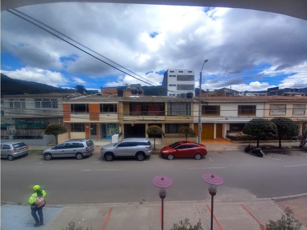 Se arrienda amplia casa comercial barrio Algarra - 1